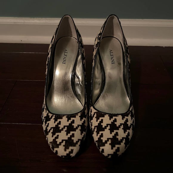 Alfani Maddy Houndstooth Pumps with Cow Fur - Picture 3 of 4